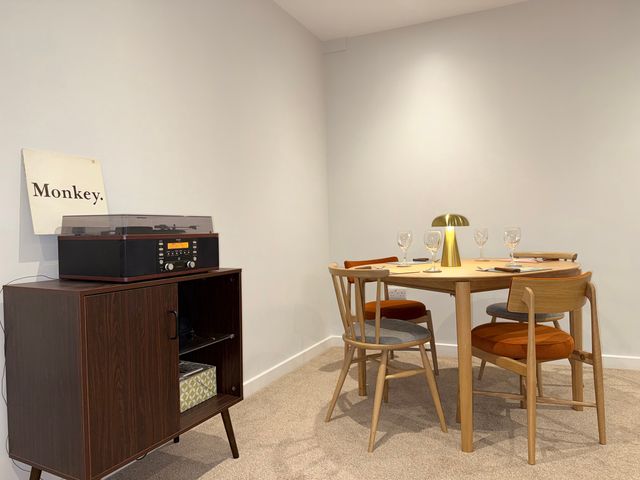 A dining room with a table and chairs at Amber Rose in Berwick-upon-Tweed