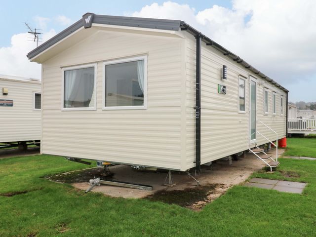 A mobile home with windows and door at 63 St Andrews in Prestonpans