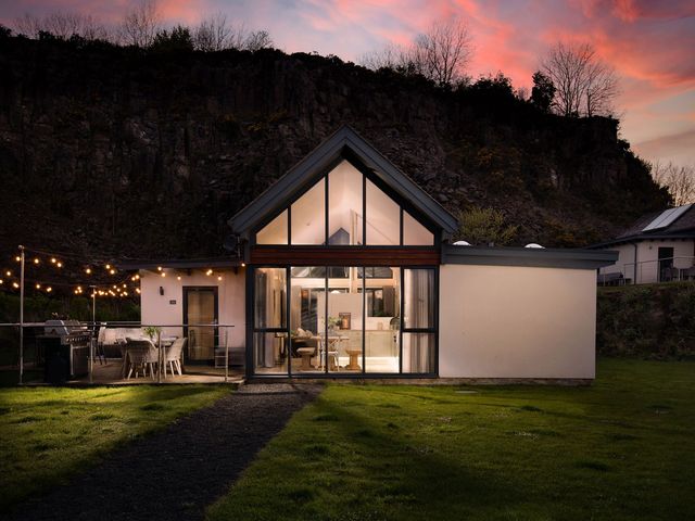 A house with a deck and garden at Summerset Lodge