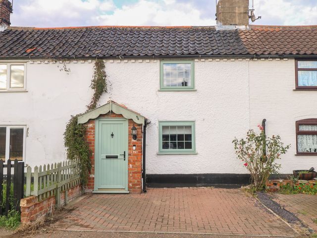 A house with a green door and windows in Reedham