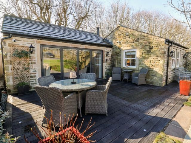 An outdoor seating area with table and chairs at The Summerhouse in 