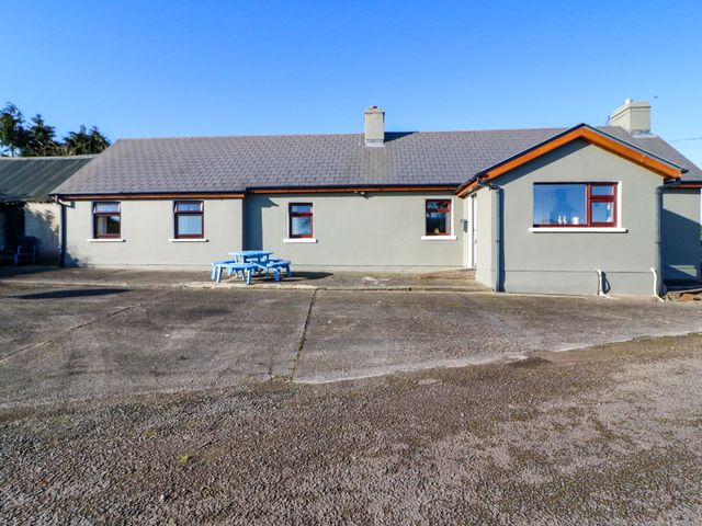 A house with a picnic table at Thadg and Hannah’s in Miltown