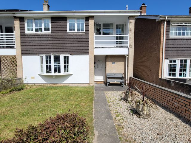 A house with a garden and pathway at 16 Forth An Nance in Portreath