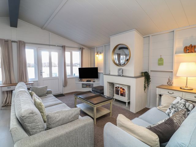 Indulgence Fishing Lodge with Private Hot Tub - 1198473 - photo 4