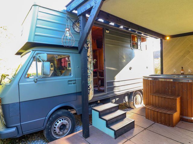 A vehicle beside a bar and steps at Old Rosie Grantham