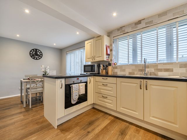 2 Bed House - Sleeps 4 - Garden - Parking - Wifi - 1199070 - photo 2