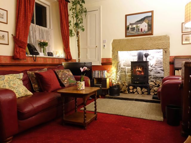 Traditional 2 Bedroom Cottage in Eyam, Hope Valley - 1199093 - photo 2
