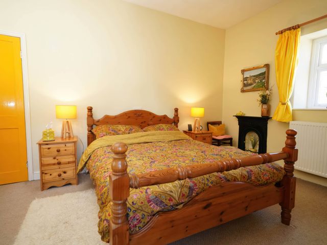 Traditional 2 Bedroom Cottage in Eyam, Hope Valley - 1199093 - photo 4