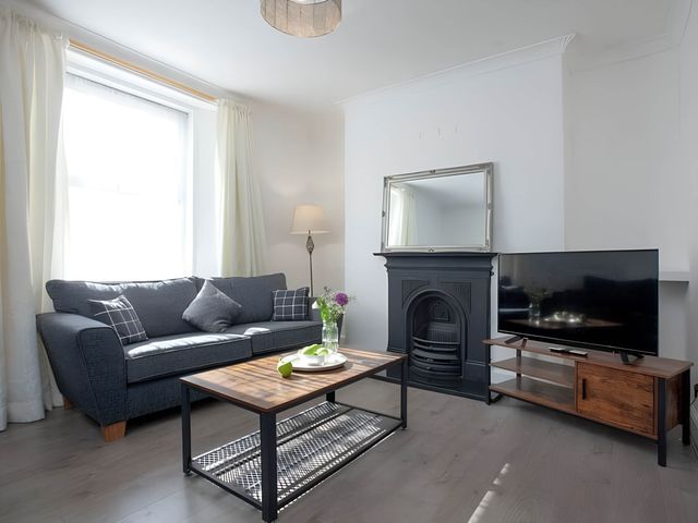 Torquay - House - Sleeps 6 - Pet Friendly - 1199103 - photo 2