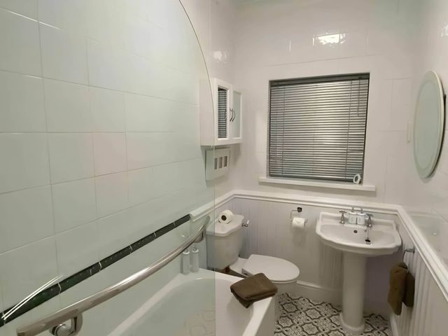 4 Bed House-Sleeps 8-Parking-Pets-MarinaSeaView - 1199125 - photo 3