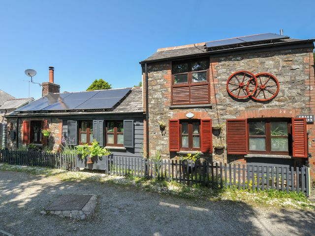 A house with windows and solar panels at Coach House in Camelford