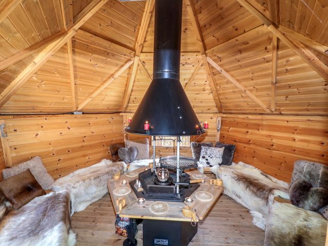 Lake View Shepherds Hut - 1199211 - photo 3