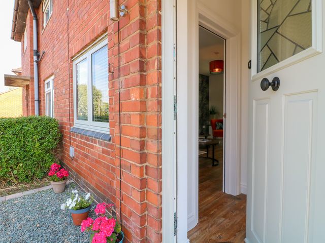 19 Berry Avenue - 1199348 - photo 2