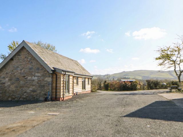 A building with windows and a driveway at Wyn's Barn Nantmel near Rhayader