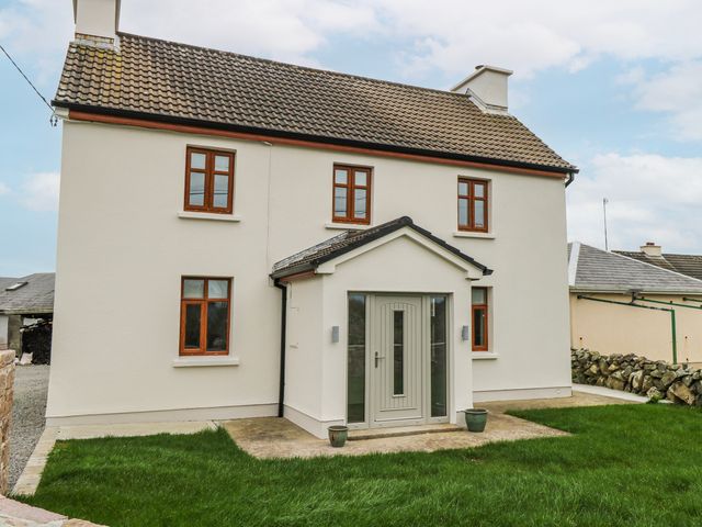 A house with a front door and windows at Ballina in Inverin