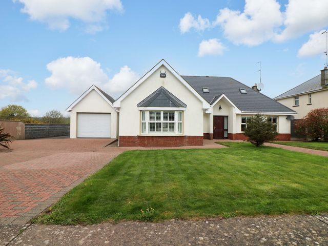 A house with garage and driveway at Sunnyside in River Chapel