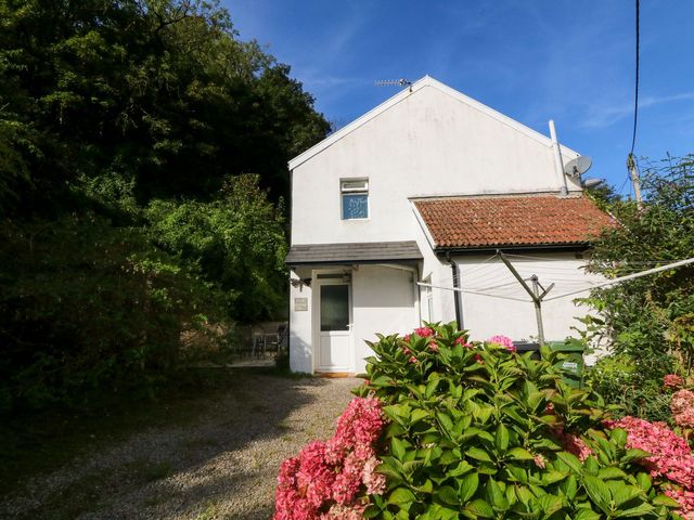 A house with a garden and washing line at Kiln Cottage Combe Martin