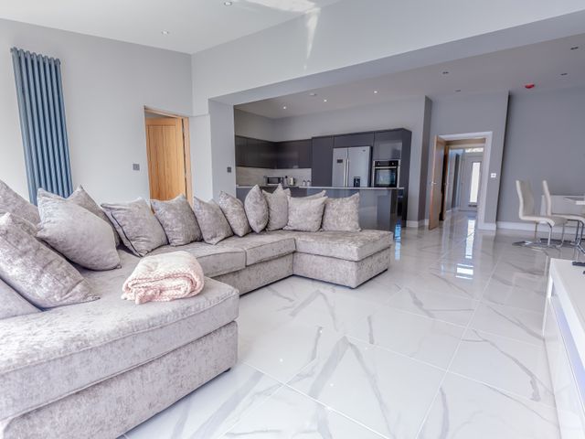 Pet-friendly hot tub retreat near Loch Leven - 1200447 - photo 1 