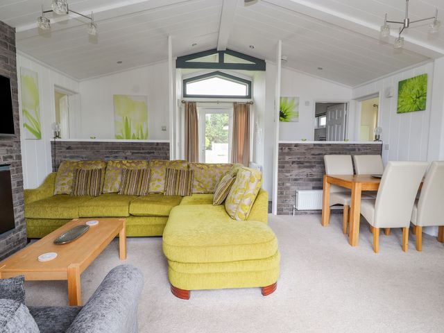 Honeysuckle Lodge - 1200838 - photo 3