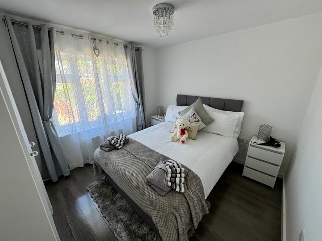 Modern 3-Bed Hideaway Near Westgate With Parking - 1201286 - photo 5