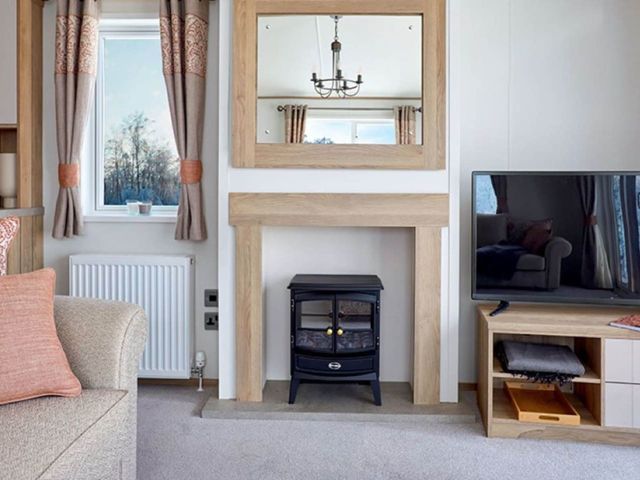 2 Bed Lodge Sleeps 4 - Pet Welcome - Fireplace - 1201317 - photo 2