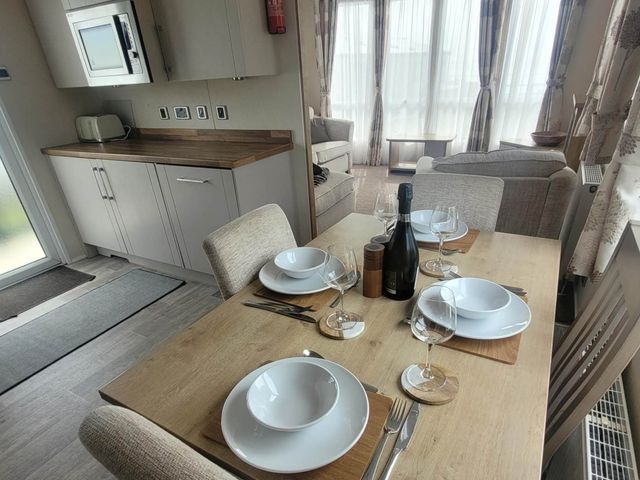 Beachside Lodge - Sleeps 6 - Pets ok - Parking - 1201327 - photo 3