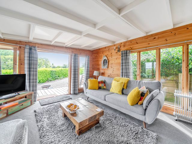 A living room with a couch and television at Peaceful Cabin in Skegby -Sleeps2- Fire Pit Stanton Hill