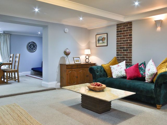 The Groom's Cottage, at Ivy House - 1201366 - photo 4