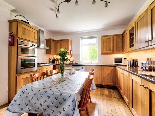 Argyll Farmhouse-Idyllic Setting-Sleeps10 - 1201411 - photo 2