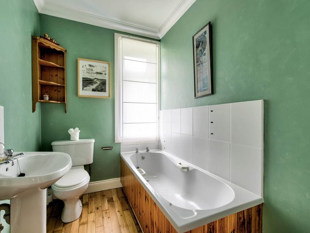 Argyll Farmhouse-Idyllic Setting-Sleeps10 - 1201411 - photo 5