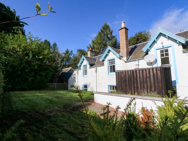 A house with a garden in Stanley at Gardener’s cottage