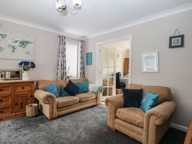 A living room with sofas and a coffee table at The Willows
