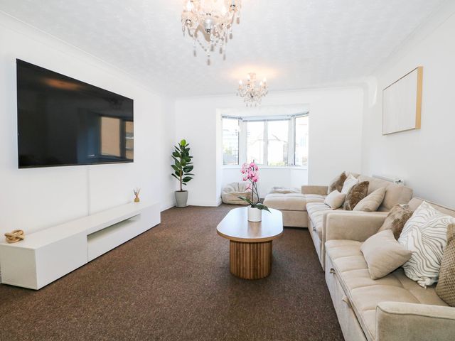 A living room with a sofa and coffee table at 4 Atlantic Close Southampton