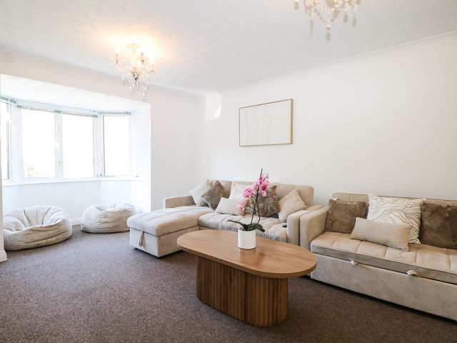 4 Atlantic Close - 1201887 - photo 4