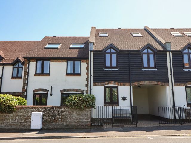 A house with windows and a front door at Anchorage House in Seaview