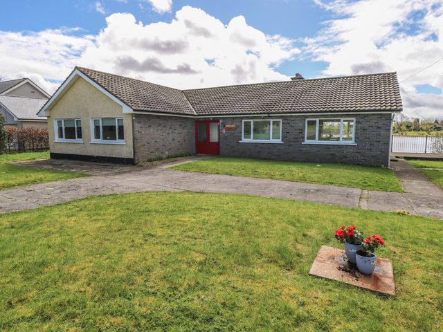 A house with a garden and flower pots at Sweetbriar Lodge in Castlerea