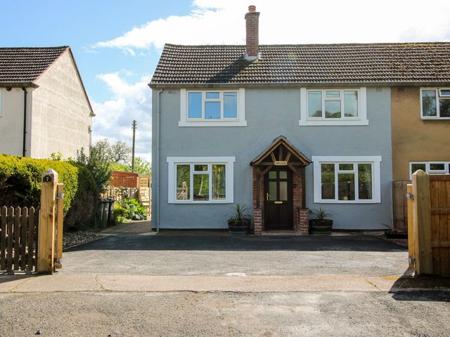A house with a front yard and two plant pots at Onny Views in Craven Arms