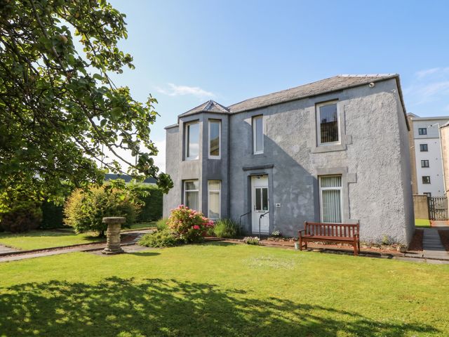 An outdoor area with a house and garden at 1 St. Catherines Cottages Perth