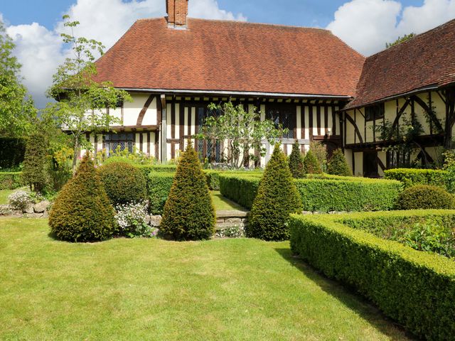 A house with a garden at Dukes Place 