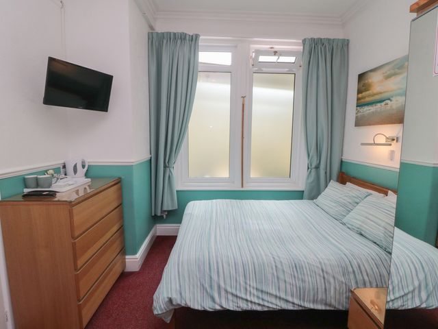 Meltham Guest House - 1203320 - photo 5