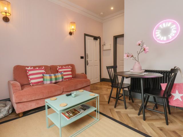 A living room with sofa and table at Apartment Pink