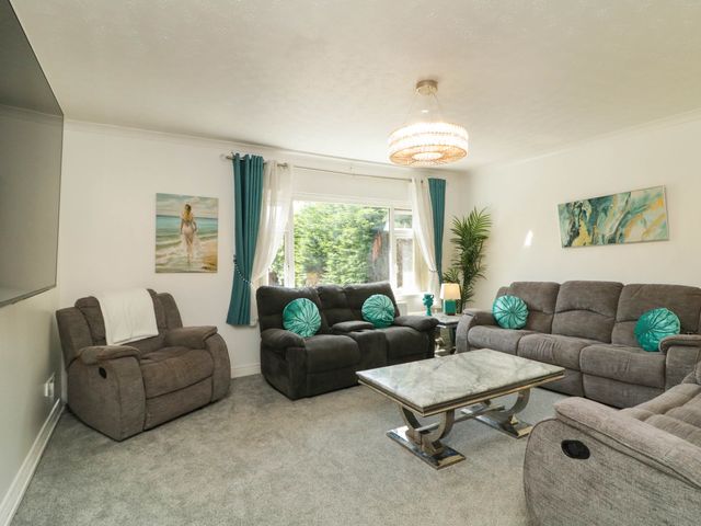 59 Nursery Avenue - 1203691 - photo 4