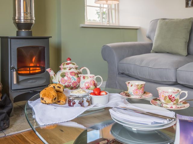 Country Cottage Sleeps 3 with Garden and Parking - 1203793 - photo 4