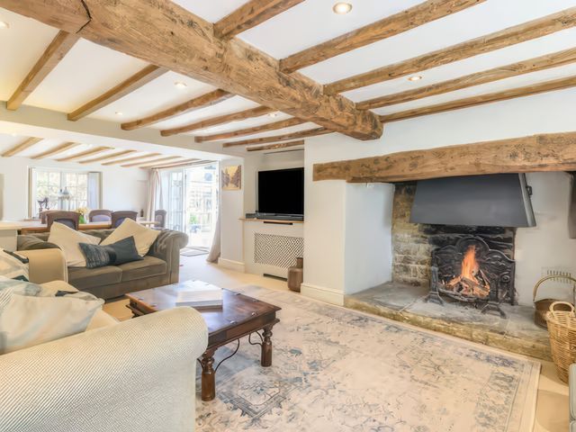 A living room with a fireplace and television at Cotswolds - Garden - Bbq - Parking - Sleeps 6 near Shipston-On-Stour