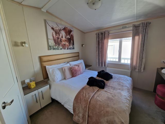 Caravan Sleeps 6 with Sea Views and Parking - 1203809 - photo 3