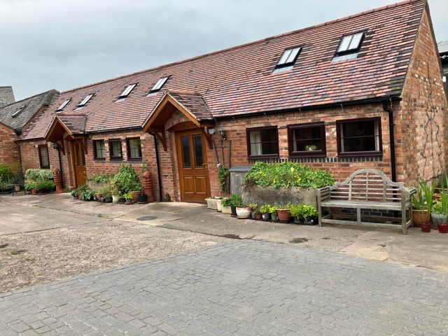 Cottage in Nuneaton - Sleeps 2 - Parking - Garden - 1203820 - photo 5