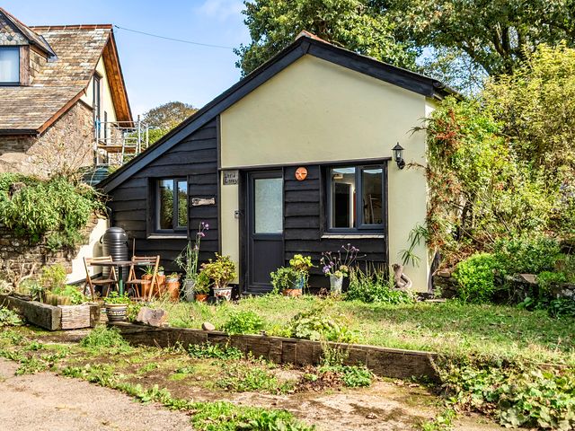 A house with a garden at Little Linney Sleeps 2 Garden Parking Wifi in Hartland