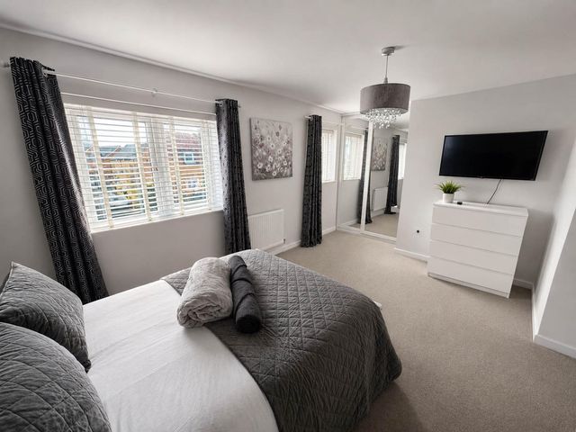 House Sleeps 12 with WiFi - 1203845 - photo 5