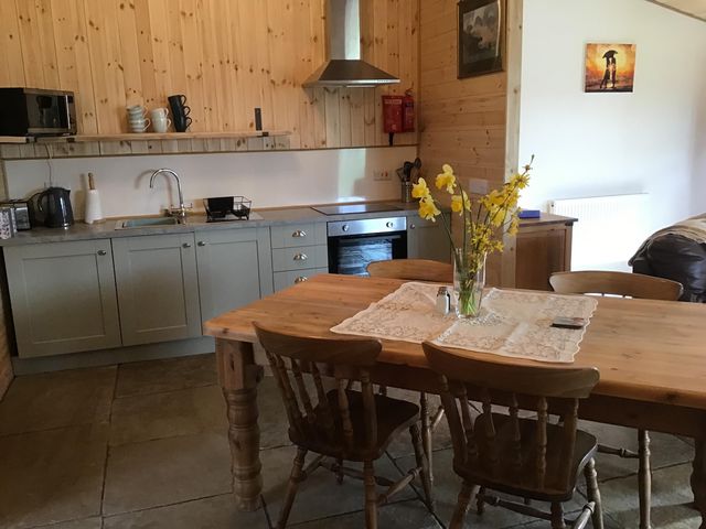 1 Bed Lodge-Sleeps 4-Pet Friendly-Free Parking - 1203848 - photo 2