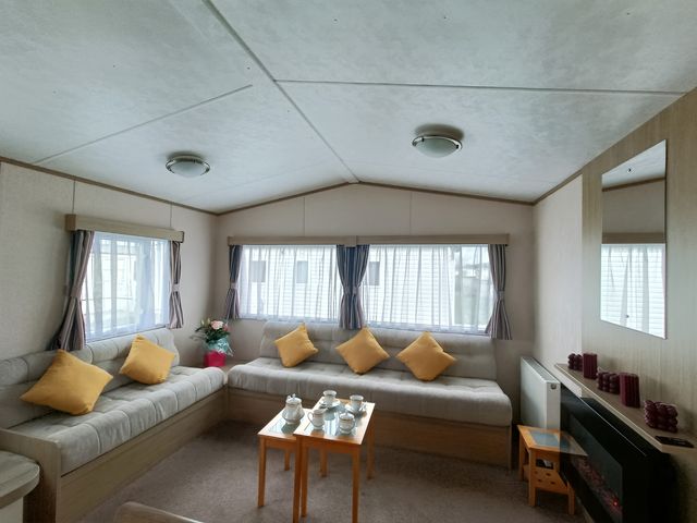 A living room with sofas and a coffee table at 3 Bed, Sleeps 6, Parking